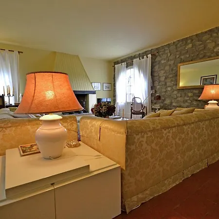 בית נופש Luxurious Holiday In With Garden & Bbq