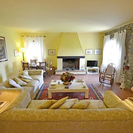 Luxurious Holiday In With Garden & Bbq