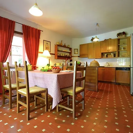 Luxurious Holiday In With Garden & Bbq בית נופש *