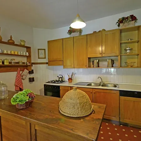 בית נופש Luxurious Holiday In With Garden & Bbq